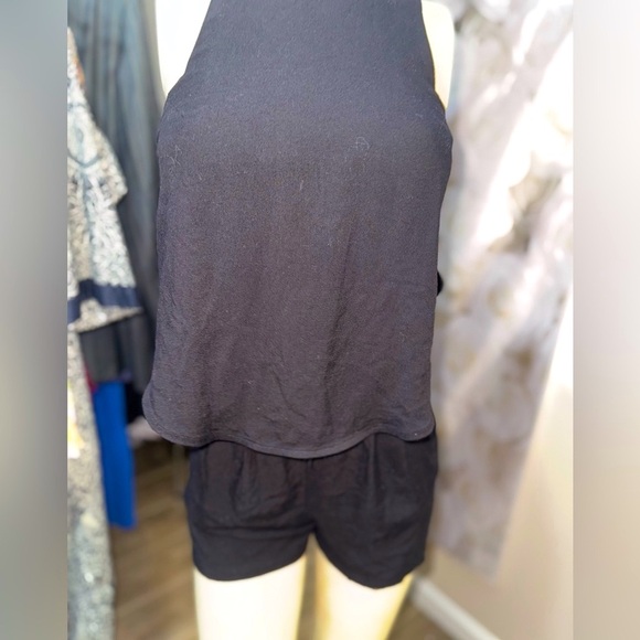 Guess by Marciano Black Rayon jumpsuit with pleated Shorts and cutout back Size0 - Picture 7 of 14